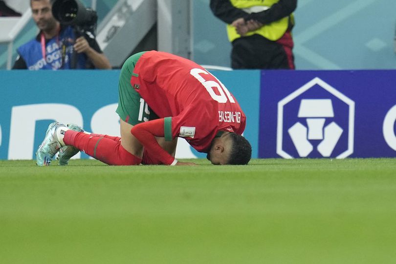 2 Selebrasi Khas Timnas Maroko di Piala Dunia 2022: Sujud Syukur dan Peluk Cium untuk Ibu