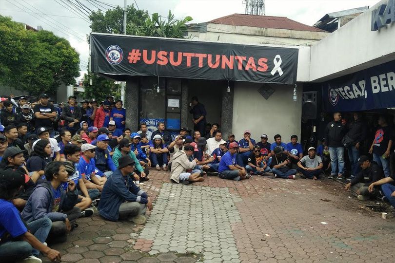 Ratusan Aremania Berkumpul di Kandang Singa Sikapi Perusakan Kantor Arema FC