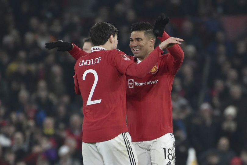 Tukeran Kuy! MU Ingin Barter Lindelof Dengan Bek Inter, Denzel Dumfries