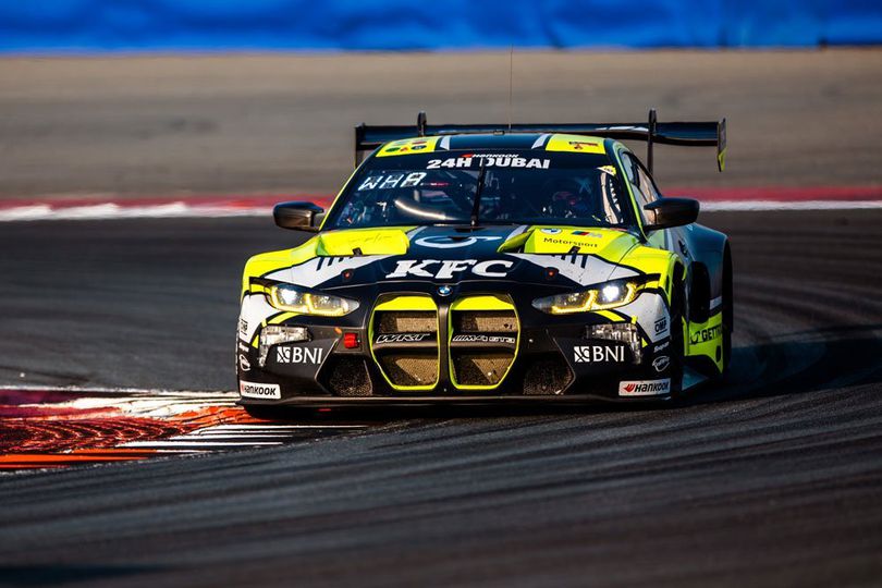 Valentino Rossi dan Sean Gelael Sukses Sabet Podium di 24 Hours of Dubai 2023