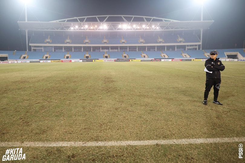 Netizen Indonesia Lihat Rumput Stadion My Dinh: Kok Kering? Apa PDAM Vietnam lagi Mati?