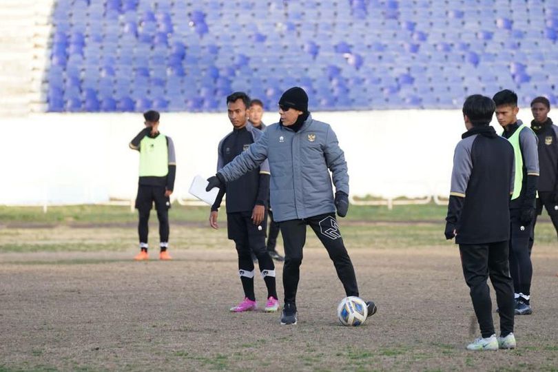 Parah! Shin Tae-yong Kecewa Timnas Indonesia U-20 Latihan di Lapangan yang Setengah Gundul di Uzbekistan