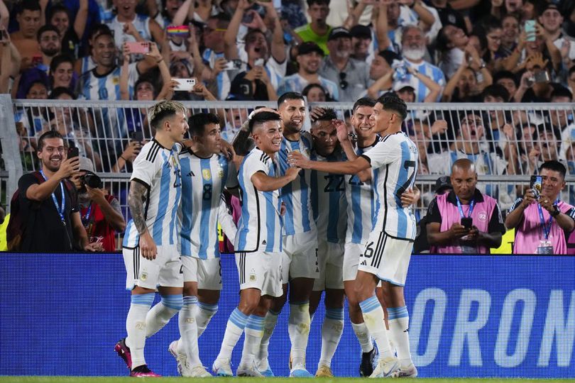 Sekali Lagi, Lionel Messi Angkat Trofi Piala Dunia Tinggi-Tinggi Sekali Lagi, Lionel Messi Angkat Trofi Piala Dunia Tinggi-Tinggi