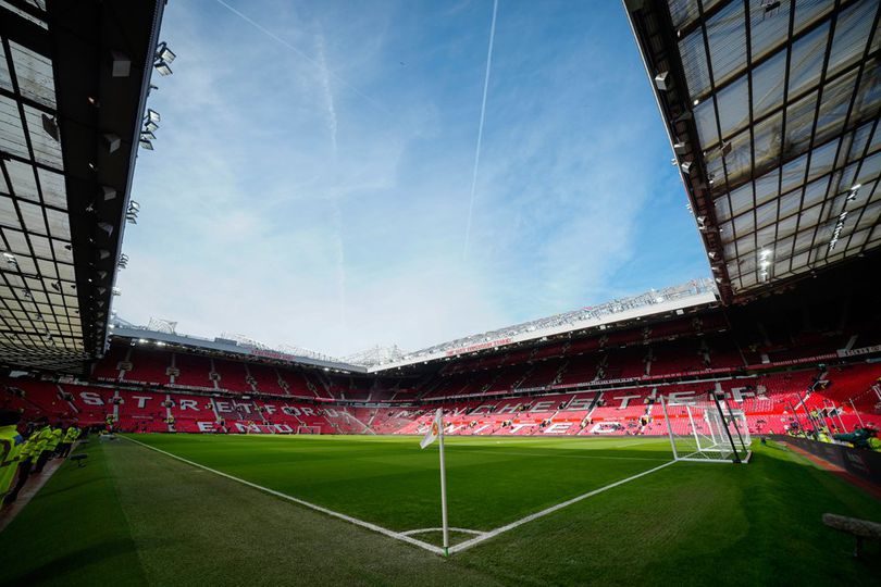 Kacau! Tribune Old Trafford Ambruk, Serpihan Beton Menimpa Fans Saat MU Dipermalukan Man City