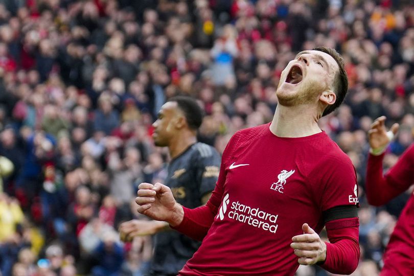 Parah! Liverpool vs Arsenal, Andrew Robertson Jadi Korban Sikutan Hakim Garis dan Dikartu Kuning Pula