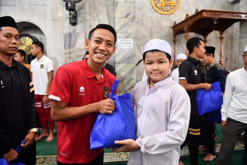 Jelang Idulfitri, Timnas Indonesia U-22 Santuni Anak Yatim