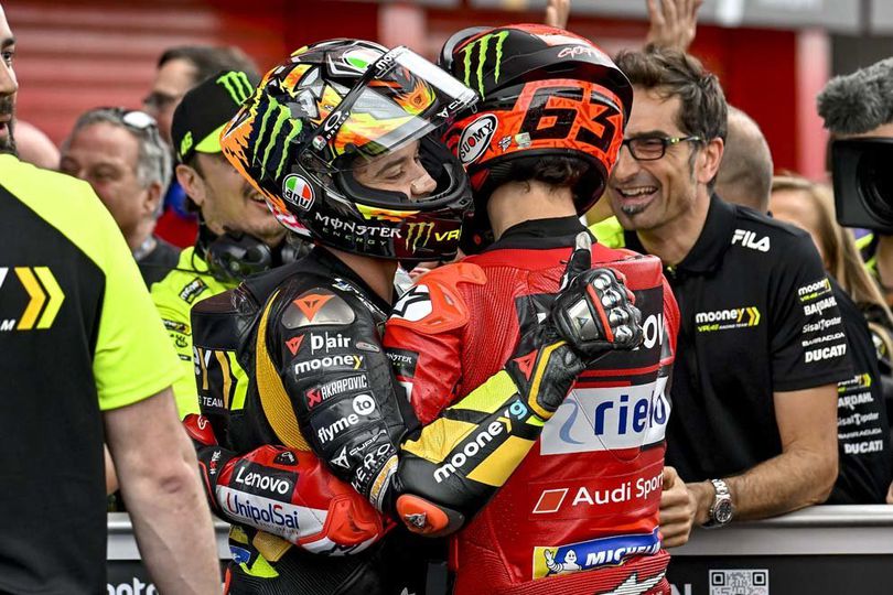Murid Sama Kuat: Valentino Rossi Cemaskan Pertemanan Pecco Bagnaia dan Marco Bezzecchi Murid Sama Kuat: Valentino Rossi Cemaskan Pertemanan Pecco Bagnaia dan Marco Bezzecchi