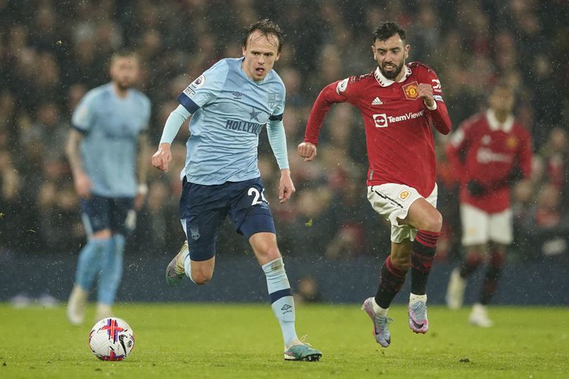 Iseng Banget! Momen Bruno Fernandes Tendang David de Gea yang Sedang Dirawat karena Cedera Iseng Banget! Momen Bruno Fernandes Tendang David de Gea yang Sedang Dirawat karena Cedera