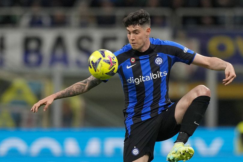 Jadi Rebutan Chelsea dan Man City, Inter Siap Jual Bastoni?