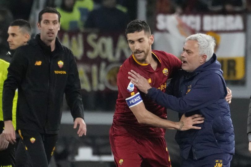 Jose Mourinho Melarang Kapten AS Roma Ambil Tendangan Penalti