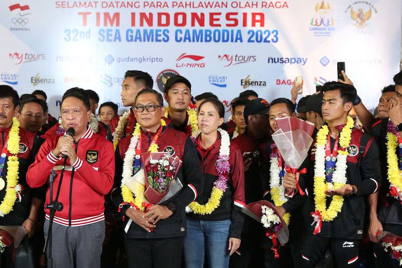 Sambutan Meriah saat Timnas Indonesia U-22 Tiba di Tanah Air Sambutan Meriah saat Timnas Indonesia U-22 Tiba di Tanah Air