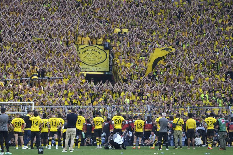 Belajar Menerima Kegagalan dari The Yellow Wall Borussia Dortmund