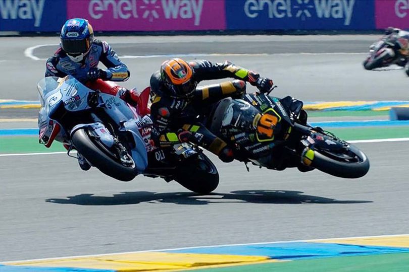 Video: Tabrakan Luca Marini vs Alex Marquez, Aksi 'Save' yang Justru Berujung Apes