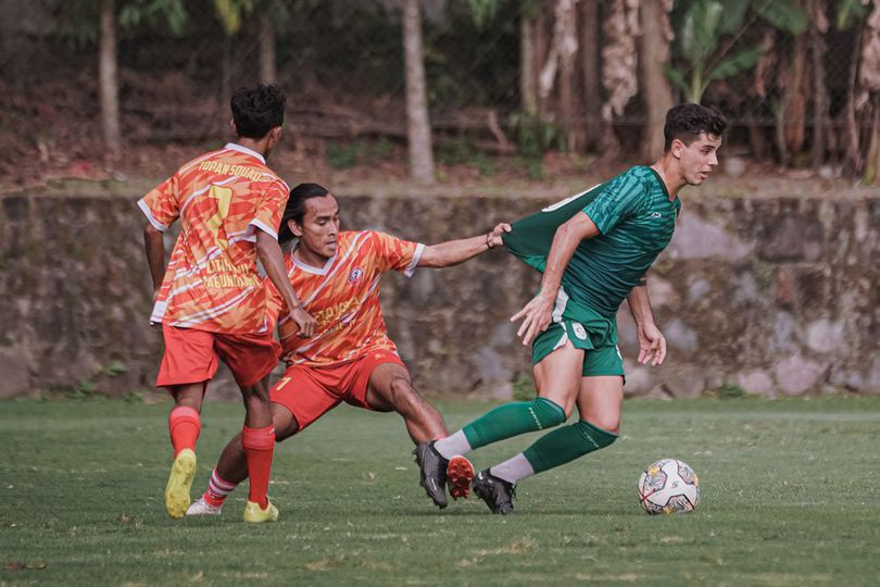 Persebaya Pesta Gol dalam Latihan Bersama: Aji Santoso Puas, tapi Ada Catatan