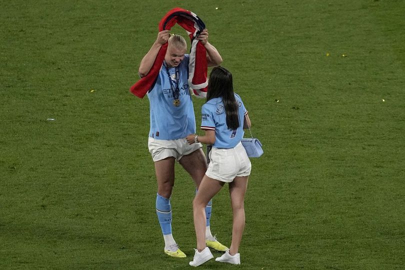 Galeri Foto: Kekasih Erling Haaland di Perayaan Juara Liga Champions Galeri Foto: Kekasih Erling Haaland di Perayaan Juara Liga Champions