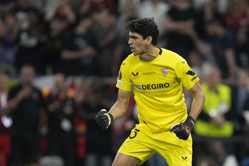 Man of the Match Sevilla vs AS Roma: Yassine Bounou