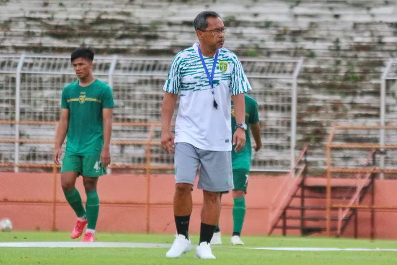 Aji Santoso: Tidak Ada Masalah di Persebaya