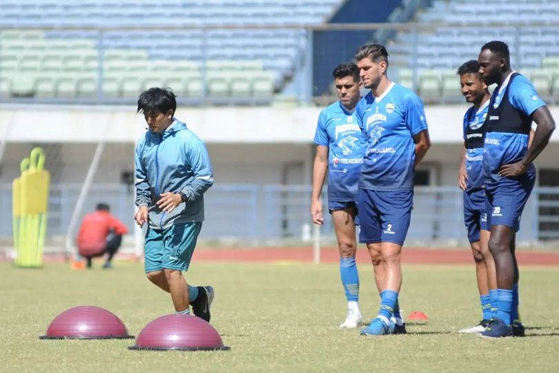 Luis Milla Out, Yaya Sunarya Abadi di Persib Bandung