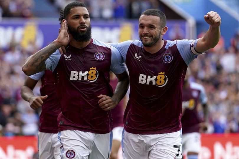 Bus Aston Villa Diserang Pakai Batu Bata