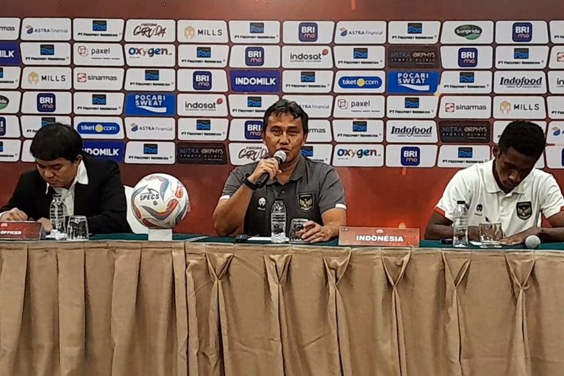 Bima Sakti Diskusi dengan Frank Wormuth, Timnas Indonesia U-17 Ingin Menang Lawan Korea Selatan Bima Sakti Diskusi dengan Frank Wormuth, Timnas Indonesia U-17 Ingin Menang Lawan Korea Selatan
