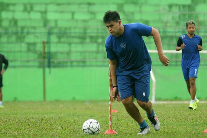 Curhat Menyentuh Mike Gonzales, Anak Cristian Gonzales yang Pernah Gabung Arema U-21: Ekspektasi Bisa Hancurkan Mental Curhat Menyentuh Mike Gonzales, Anak Cristian Gonzales yang Pernah Gabung Arema U-21: Ekspektasi Bisa Hancurkan Mental