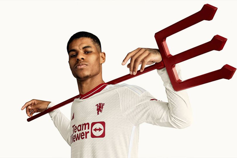 Klasik dan Elegan! Inilah Jersey Ketiga Manchester United Musim 2023/2024