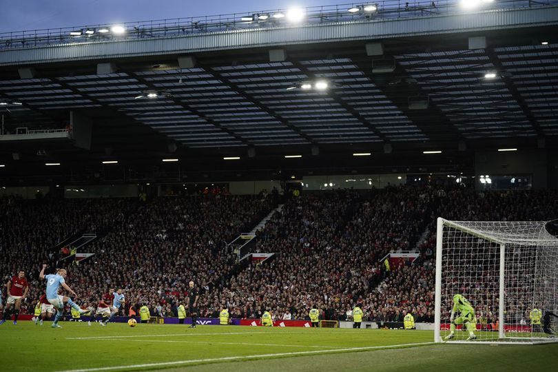 Kontroversi Penalti untuk Manchester United, Wasit Tepat atau Blunder?