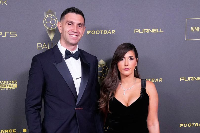 Emiliano Martinez Raih Penghargaan Kiper Terbaik Dunia Yachine Trophy 2023 Emiliano Martinez Raih Penghargaan Kiper Terbaik Dunia Yachine Trophy 2023