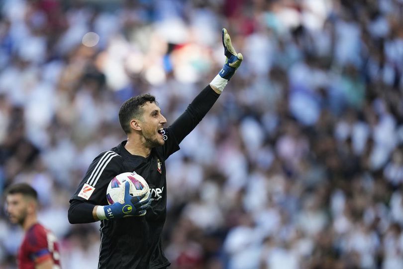 Lagak Kiper Osasuna: Selebrasi di Depan Fans Real Madrid Usai Gagalkan Penalti, Padahal Bobol 4 Kali!