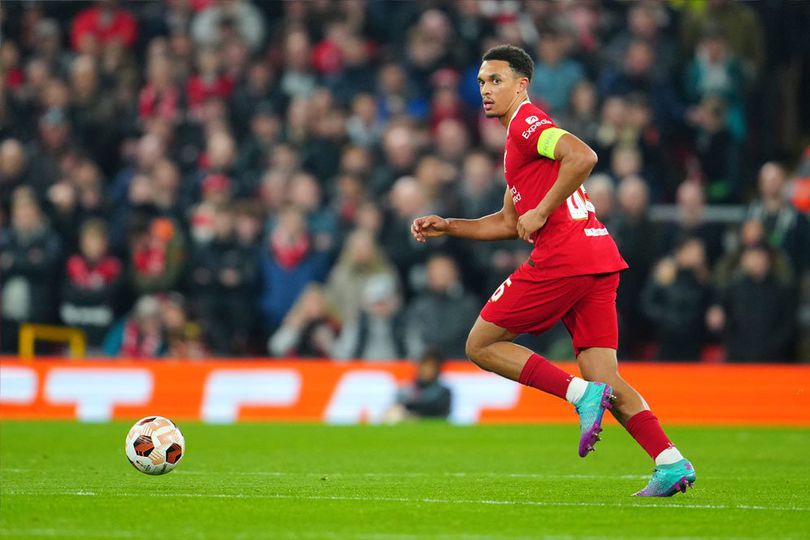 Trent Alexander-Arnold Memang Serbabisa: Bek Sayap, Gelandang, lalu 'Penjaga Gawang'