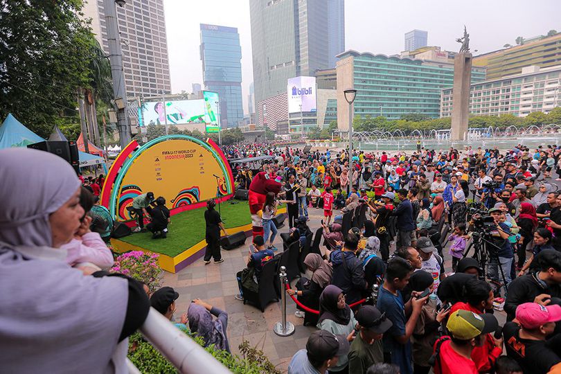 Pameran Trofi Piala Dunia U-17 2023 Disambut Antusiasme Warga, Erick Thohir Semringah!