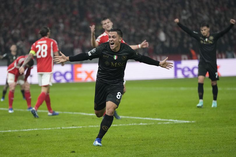 Napoli yang Berbeda: Rapuh di Kandang, Tangguh saat Main Tandang