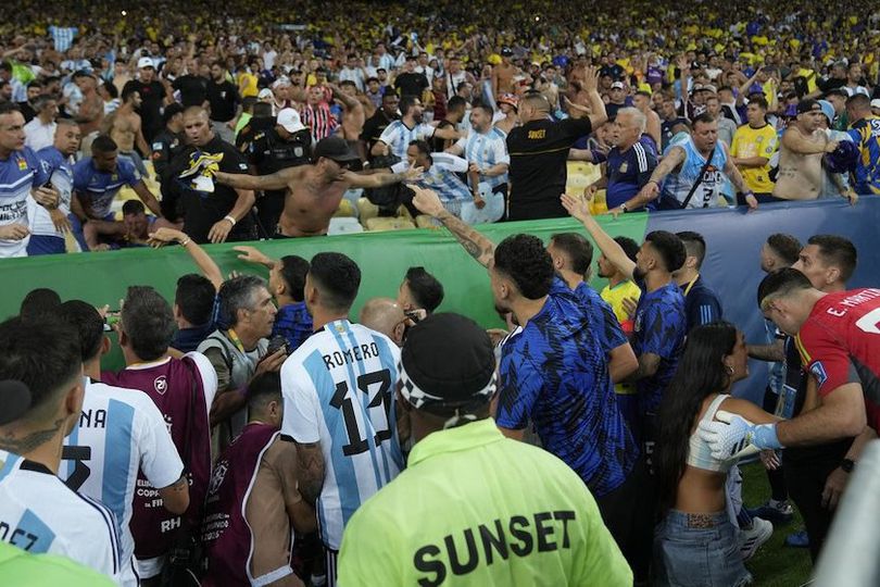 Pemain Timnas Argentina Ikut Menenangkan Bentrokan yang Terjadi di Laga Brasil vs Argentina saat Pertandingan Kualifikasi Piala Dunia 2026 Pemain Timnas Argentina Ikut Menenangkan Bentrokan yang Terjadi di Laga Brasil vs Argentina saat Pertandingan Kualifikasi Piala Dunia 2026