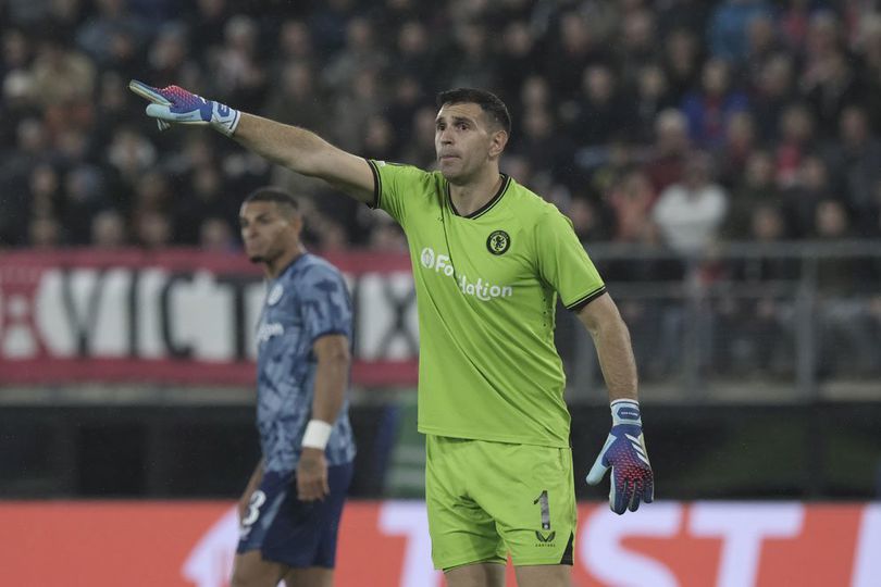 Laga Pertama Usai jadi Kiper Terbaik Dunia, Emiliano Martinez Langsung Bikin Blunder! Laga Pertama Usai jadi Kiper Terbaik Dunia, Emiliano Martinez Langsung Bikin Blunder!