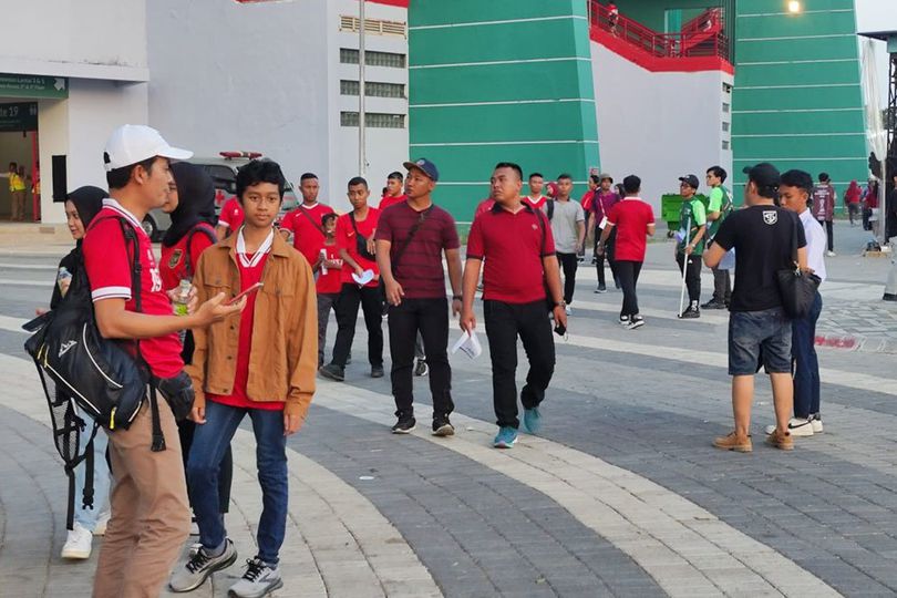 Kondisi Terkini Stadion Gelora Bung Tomo Jelang Timnas Indonesia U-17 vs Panama: Penonton Mulai Berdatangan, Tapi Masih Lenggang Kondisi Terkini Stadion Gelora Bung Tomo Jelang Timnas Indonesia U-17 vs Panama: Penonton Mulai Berdatangan, Tapi Masih Lenggang