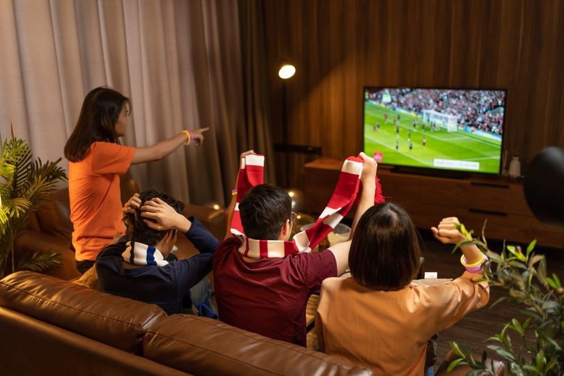 3 Momen Tepat Seruput Kuah Indomie x Pop Mie Tori Miso Ramen Saat Nobar Laga Bola Favorit	