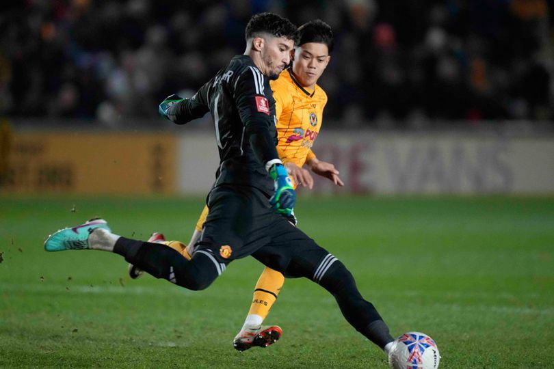 Tidak Gentar! Altay Bayindir Siap Rebut Posisi Kiper Utama MU dari Andre Onana