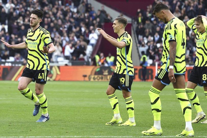 Momen Declan Rice Tahan Selebrasi di Rumah Sang Mantan Momen Declan Rice Tahan Selebrasi di Rumah Sang Mantan