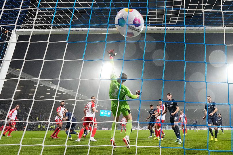 Diwarnai Protes Fans dan Injury Time 16 Menit, Bayern Munchen Kalah Lagi Diwarnai Protes Fans dan Injury Time 16 Menit, Bayern Munchen Kalah Lagi