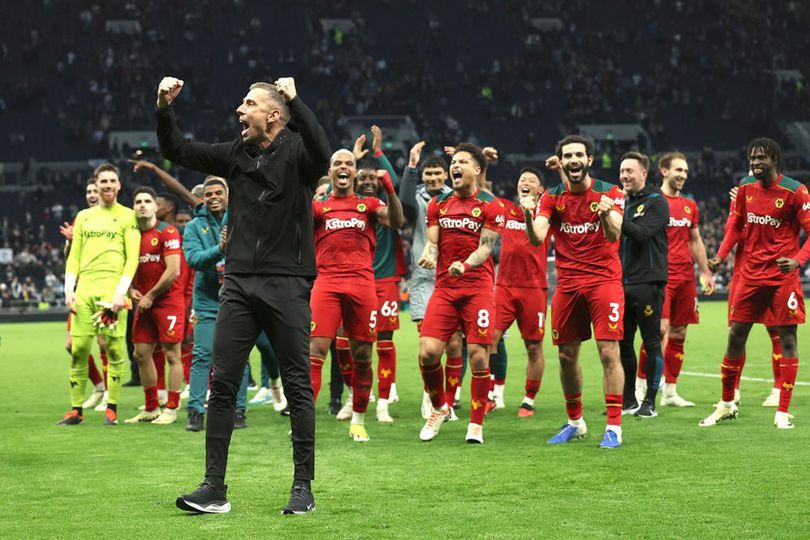 Dikaitkan Dengan Man United, Bos Wolverhampton: Nggak Bener Itu