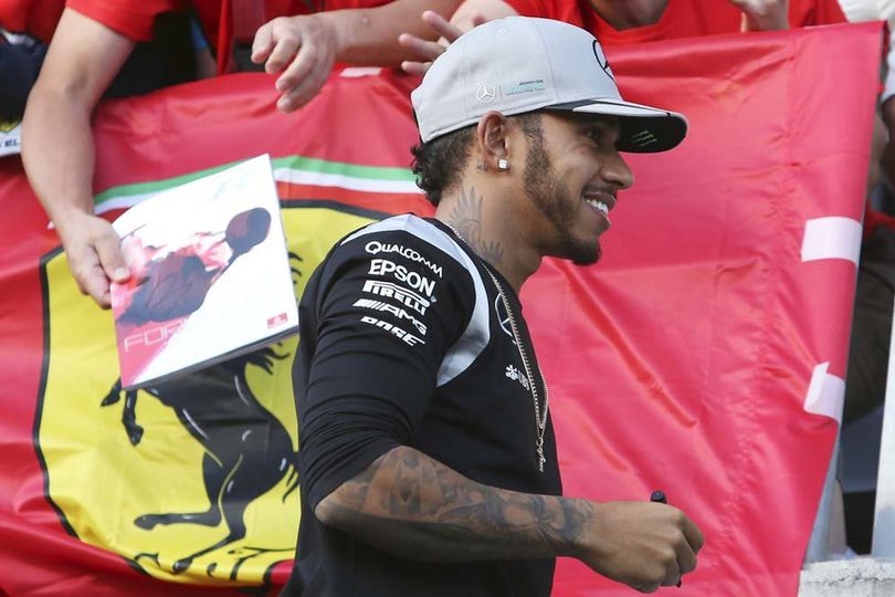 Lewis Hamilton Resmi Tinggalkan Mercedes demi Bela Ferrari di Formula 1 2025