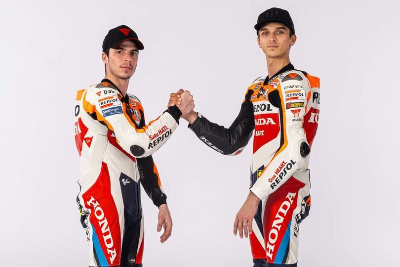 Foto: Corak Baru Repsol Honda 2024 Tonjolkan Merah-Biru Khas HRC, Logo Repsol Mengecil