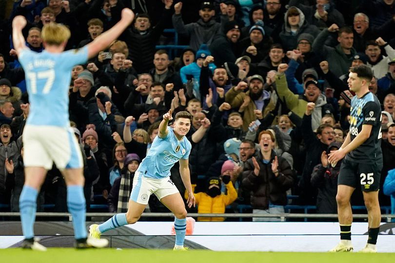 Hasil Manchester City Vs Burnley Skor 3 1 Bola Net