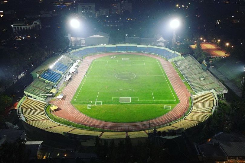 Kisah Tragis Pemain Indonesia yang Tersambar Petir Ketika Bermain di Stadion Siliwangi Bandung Kisah Tragis Pemain Indonesia yang Tersambar Petir Ketika Bermain di Stadion Siliwangi Bandung