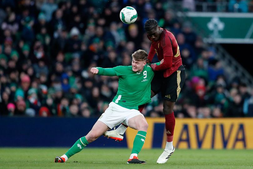 Ditolak Watkins, Arsenal Labuhkan Hati ke Striker 20 Tahun Ini?
