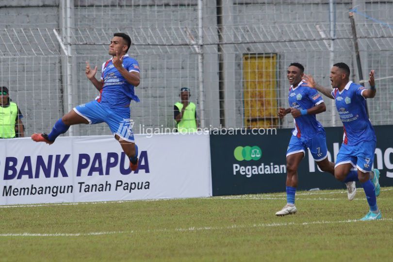 Stadion Cendrawasih Tergenang di Final Liga 2: Beto Angkut Air, Panpel Bawa Mesin Pompa ke Tengah Lapangan