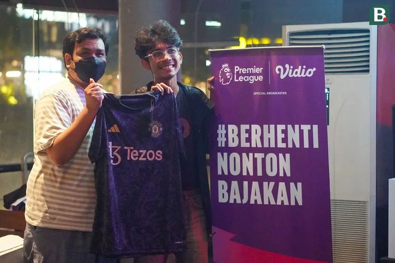 Nasib Baik Batra! Ikutan Roaring Night MU vs Everton Dapat Hadiah Jersey Original