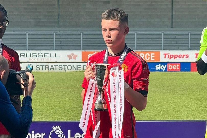 Gokil! Kai Rooney Cetak Gol Indah dan Bawa MU Raih Trofi Juara
