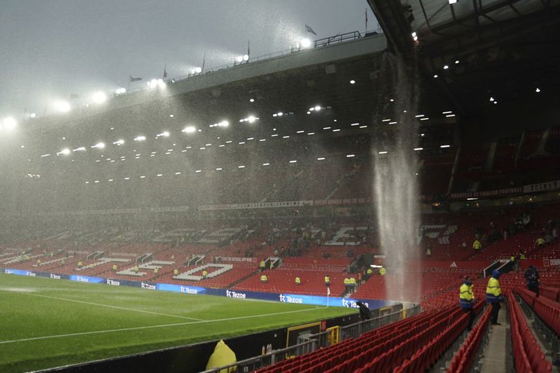 Old Trafford Bocor dan Banjir! Old Trafford Bocor dan Banjir!