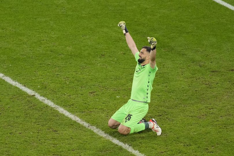 Fans Liverpool Harap Sabar, Transfer Kiper Valencia Rupanya Berjalan Rumit